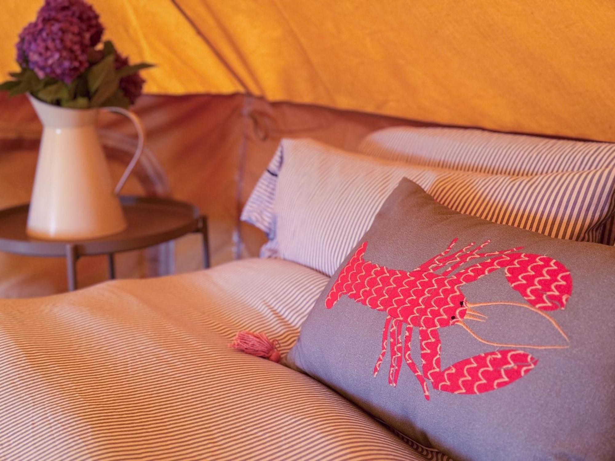 Fully Furnished Bell Tent 3 Carlyon Bay Exterior photo